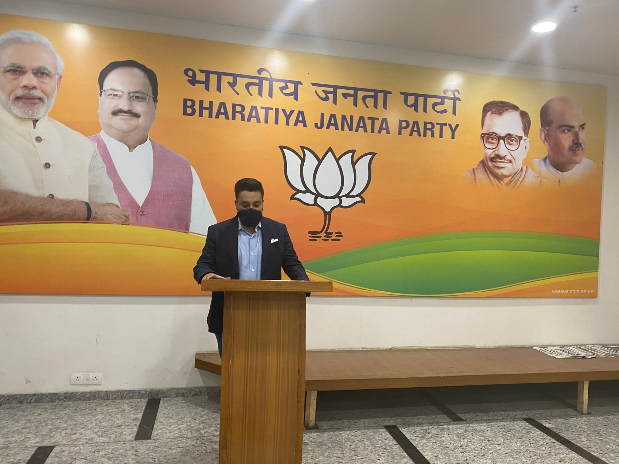 Nitish Jindal wearing a face covering while addressing party workers from a lectern at the BJP headquarters in New Delhi on 11 November 2020