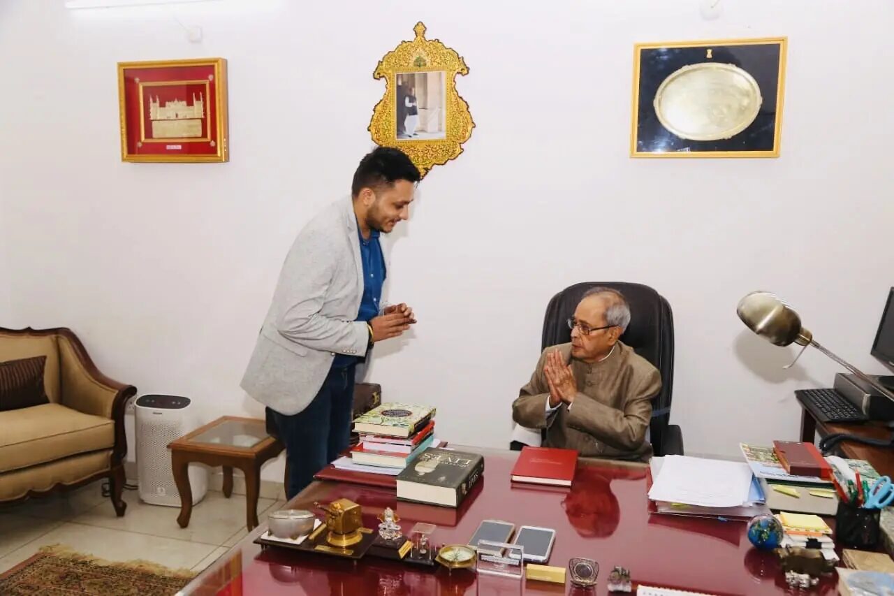 Nitish Jindal exchanging a respectful greeting with former President of India Shri Pranab Mukherjee