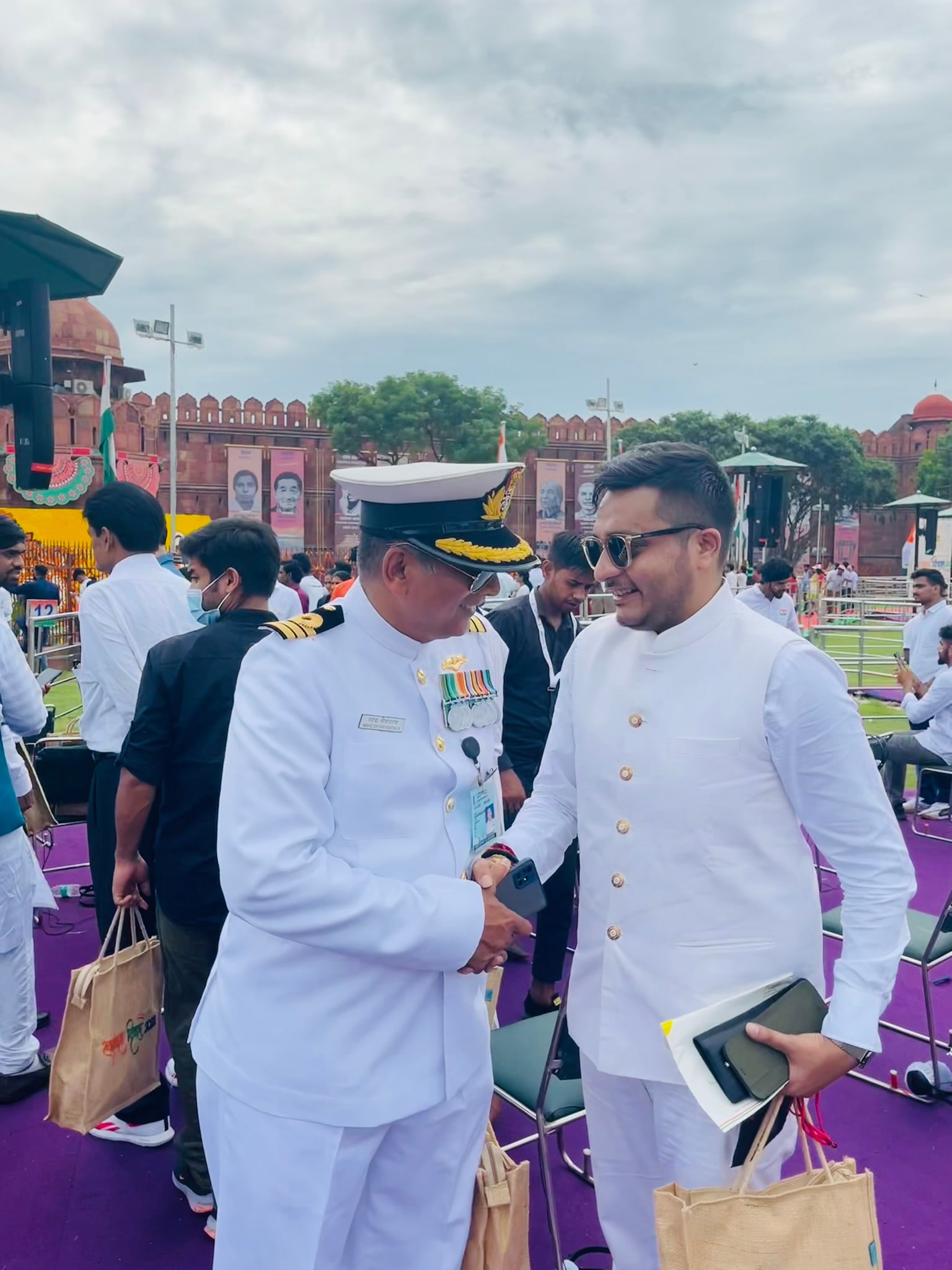 Nitish Jindal in conversation with Vice Admiral Sanjay Jasjit Singh during the 76th Independence Day celebrations at the Red Fort on 15 August 2022